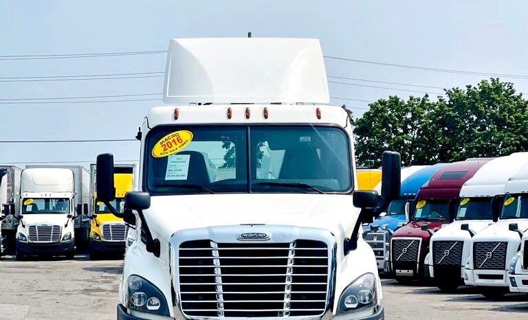 2016 Freightliner Daycab, $0DOWN*OAC full