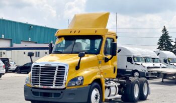 2015 Freightliner Daycab, Multiple units IN STOCK !! full