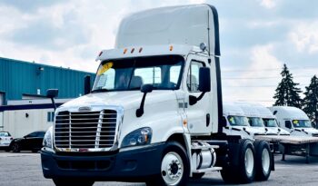 2015 Freightliner Daycab, IN STOCK !! full