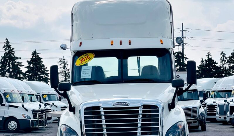 2015 Freightliner Daycab, IN STOCK !! full